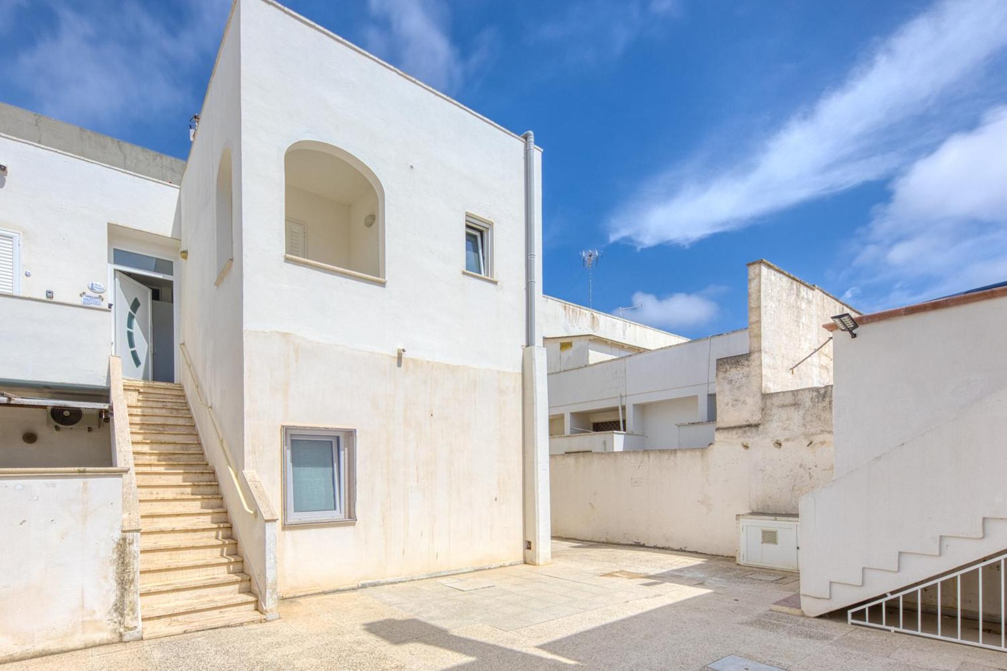 B&B Il Comandante A 100 M Dalla Spiaggia Torre San Giovanni Ugento Luaran gambar